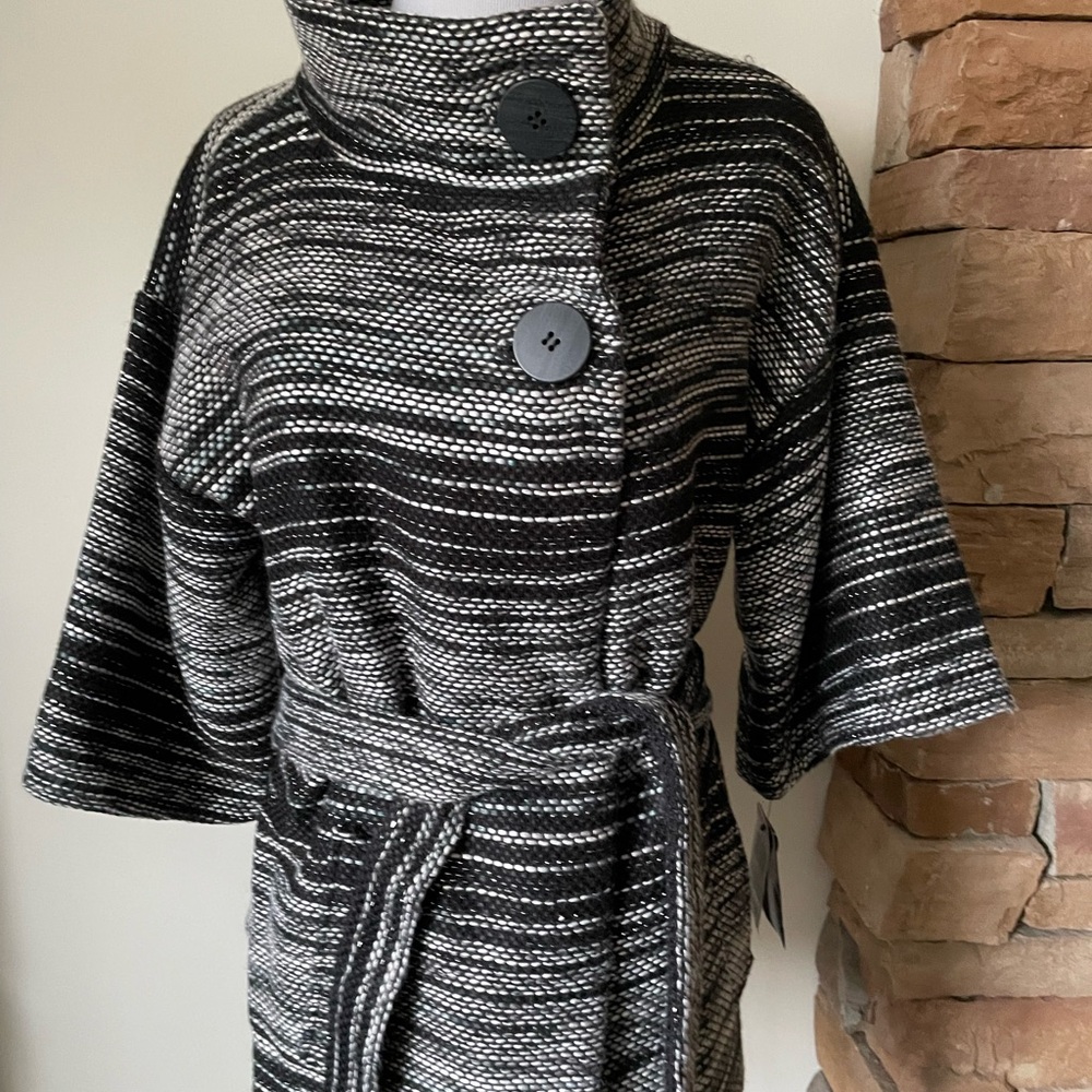 Alfani black and white winter jacket size12